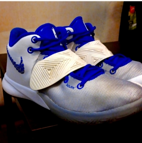 Nike Kyrie Irving Flytrap3 White Varsity Royal SZ 11 EUC - Picture 2 of 9